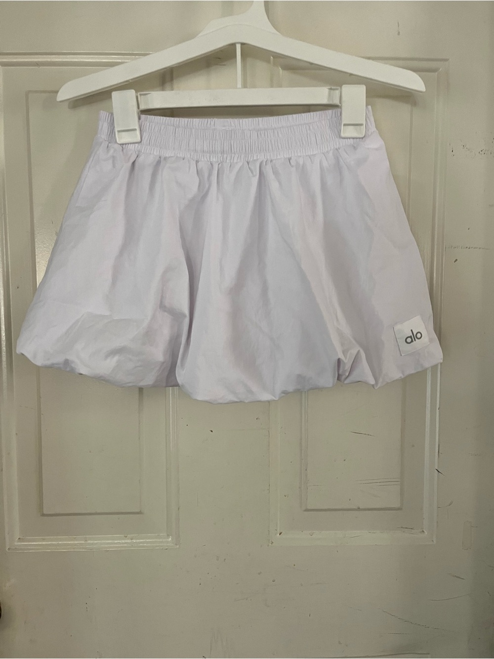ALO Yoga White Bubble Skort with Logo Patch